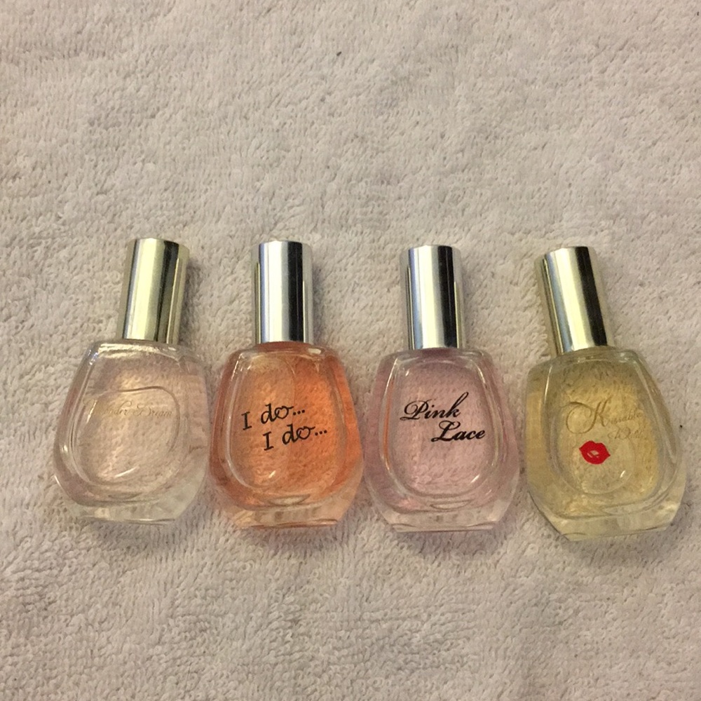 4 mini perfumes